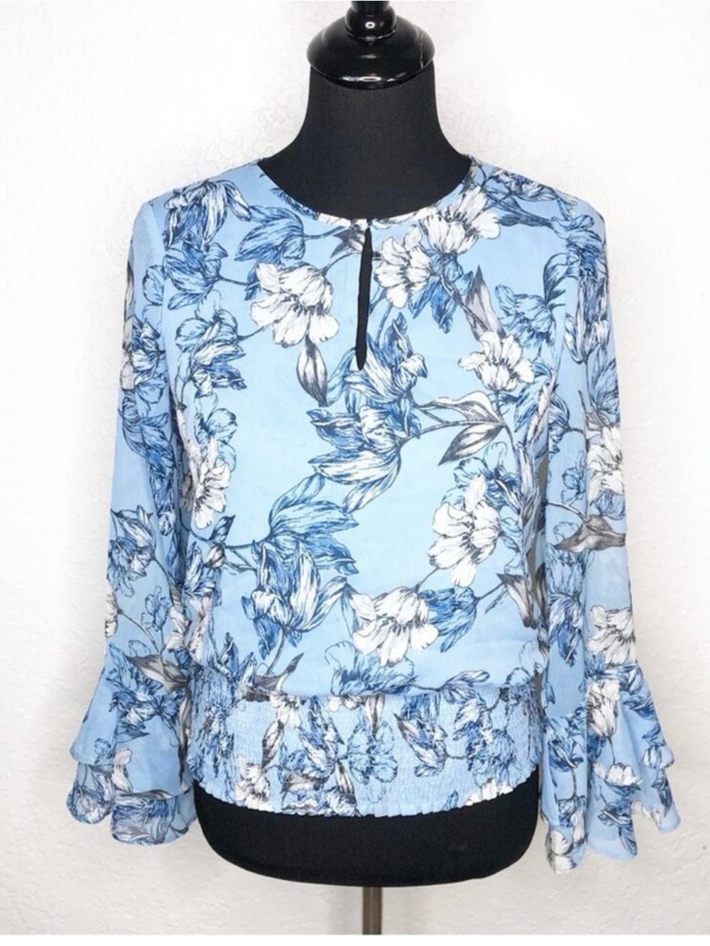 White House Black Market Light Blue Floral Ruffle-Sleeve Blouse
